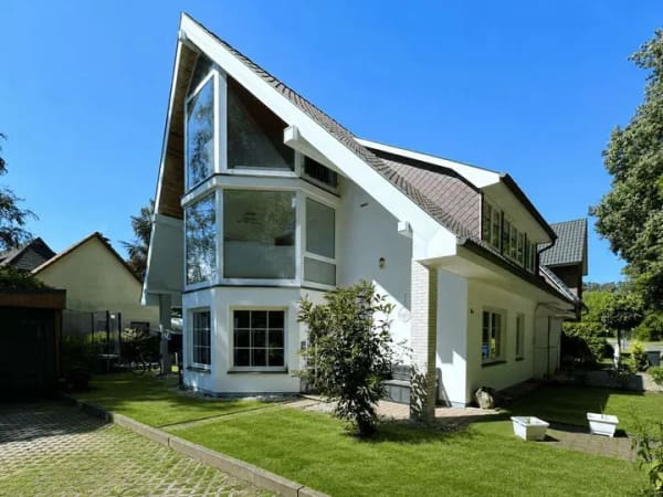 Immobilie in Rostock - Wohnen am Ostseestrand: 2-Familienhaus mit solider Mieteinnahme & freier Maisonette-Wohnung - Bild 0