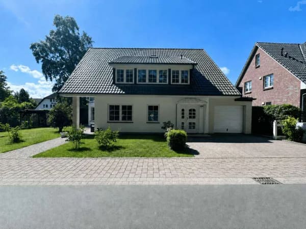 Immobilie in Rostock - Wohnen am Ostseestrand: 2-Familienhaus mit solider Mieteinnahme & freier Maisonette-Wohnung - Bild 1