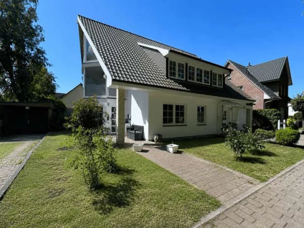 Immobilie in Rostock - Wohnen am Ostseestrand: 2-Familienhaus mit solider Mieteinnahme & freier Maisonette-Wohnung - Bild 2
