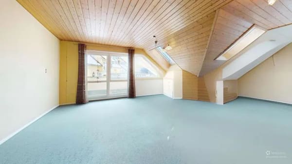 Immobilie in Wangen im Allgäu - Großzügige Eigentumswohnung mit bis zu 6 nutzbaren Zimmern, 2 Balkonen und TG-Stellplatz - Bild 1