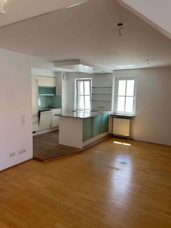 Immobilie in Egmating - Außergewöhnliche 3-Zimmer-DG-Galerie-Wohnung "Schloß Egmating" - Bild 1