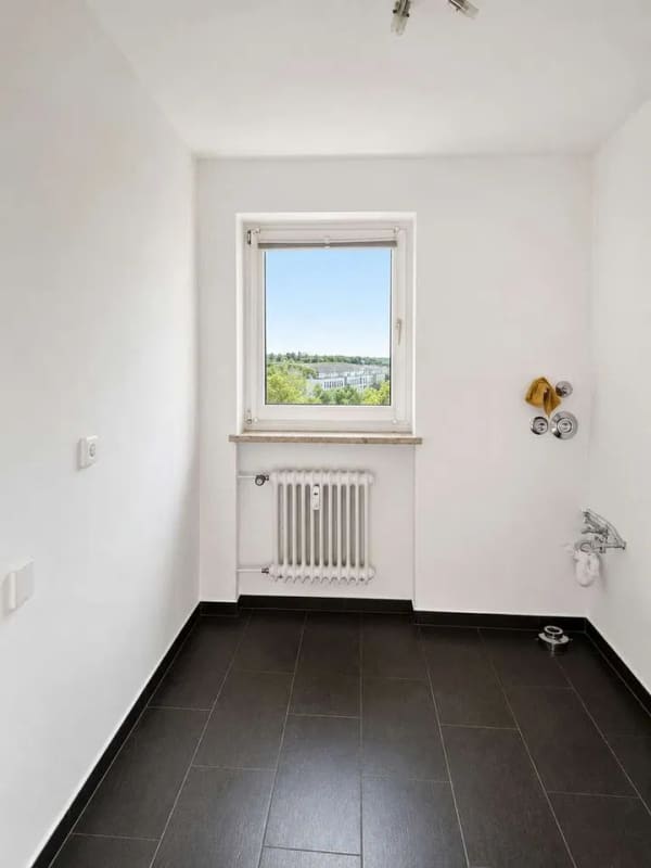 Immobilie in Neuried - Über den Dächern von Neuried – lichtdurchflutete 3-Zimmer-Wohnung mit großzügigem Balkon - Bild 2