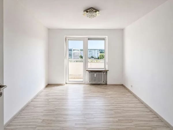 Immobilie in Neuried - Über den Dächern von Neuried – lichtdurchflutete 3-Zimmer-Wohnung mit großzügigem Balkon - Bild 4