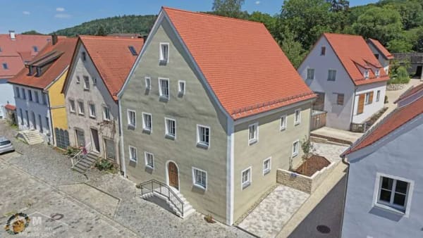 Immobilie in Berching - Energieeffizient saniertes Stadtjuwel in direkter Zentrumslage von Berching (Naturpark Altmühltal) - Bild 1
