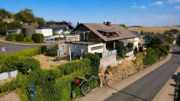 Immobilie in Mendig - Gepflegtes Mehrfamilienhaus mit drei vermieteten Wohneinheiten und 280 qm Wohnfläche in Thür - Bild 2