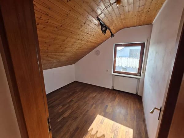 Immobilie in Ilsfeld - Viel Platz für den Alltag in diesem Zweifamilienhaus in Ilsfeld - Bild 1