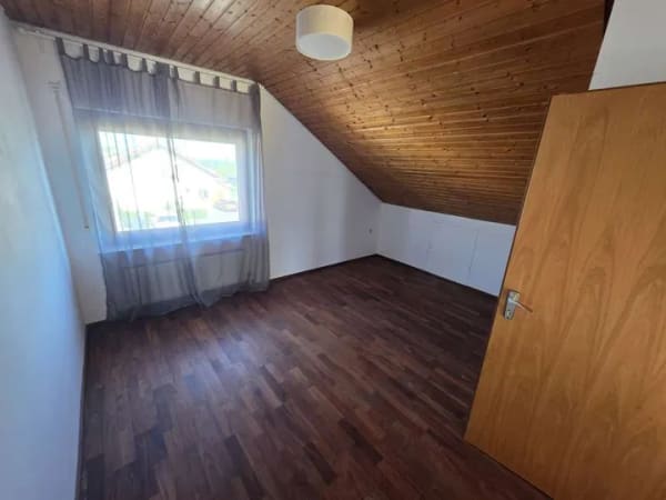 Immobilie in Ilsfeld - Viel Platz für den Alltag in diesem Zweifamilienhaus in Ilsfeld - Bild 3