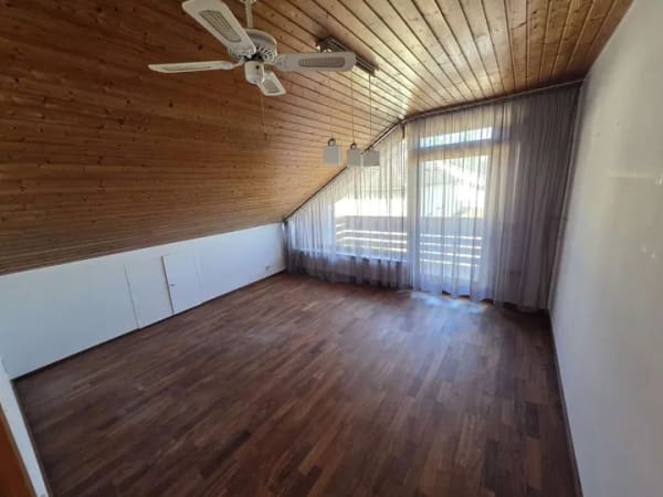 Immobilie in Ilsfeld - Viel Platz für den Alltag in diesem Zweifamilienhaus in Ilsfeld - Bild 4