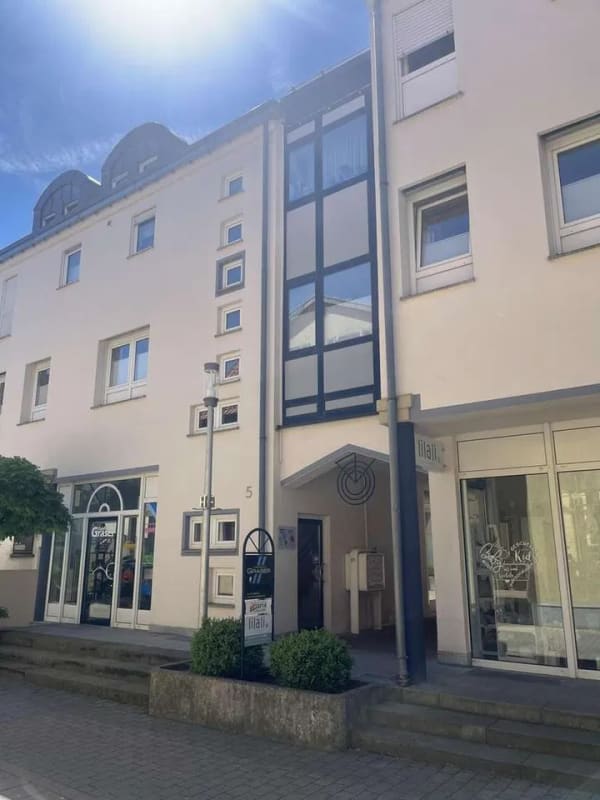 Immobilie in Laichingen - Zentral, gepflegte 3,5 Zimmerwohnung mit Balkon + Tiefgarage - Bild 0