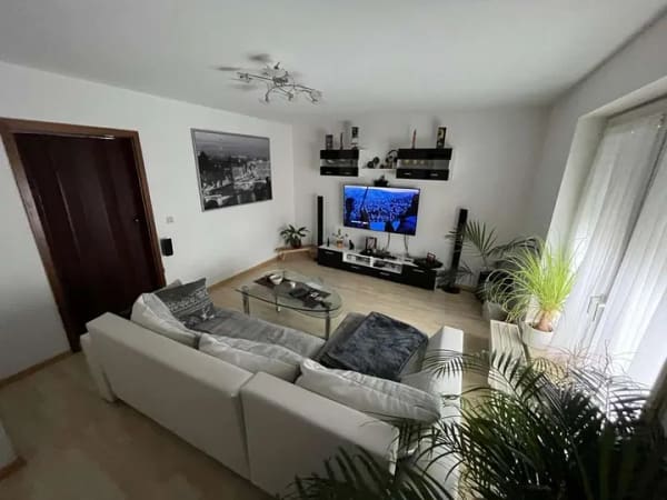 Immobilie in Laichingen - Zentral, gepflegte 3,5 Zimmerwohnung mit Balkon + Tiefgarage - Bild 1