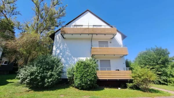 Immobilie in Bad Herrenalb - +++ Schönes 1,5 Zi.-Appartment auf ca. 38 qm Wfl. mit Balkon, tollem Ausblick & Garage +++ - Bild 1