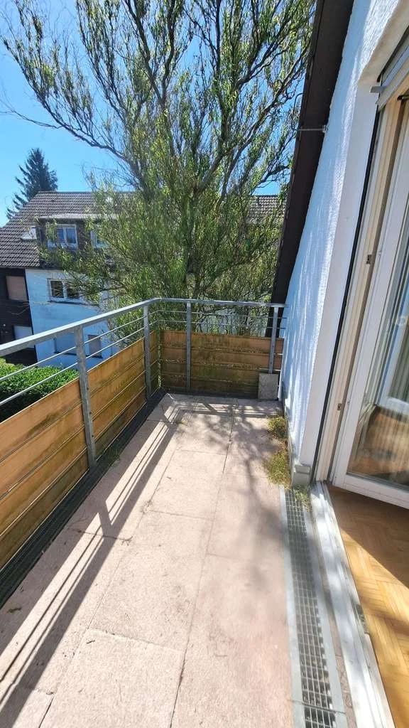 Immobilie in Bad Herrenalb - +++ Schönes 1,5 Zi.-Appartment auf ca. 38 qm Wfl. mit Balkon, tollem Ausblick & Garage +++ - Bild 3