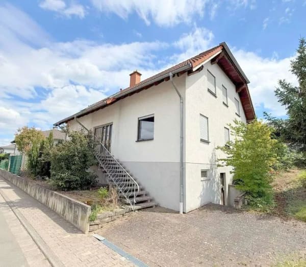 Immobilie in Kleinkarlbach - Das Familienglück steht an erster Stelle! Zweifamilienhaus in schöner Wohnlage - Kleinkarlbach - Bild 0