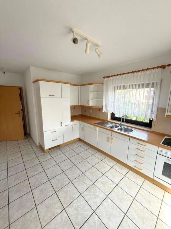Immobilie in Kleinkarlbach - Das Familienglück steht an erster Stelle! Zweifamilienhaus in schöner Wohnlage - Kleinkarlbach - Bild 2