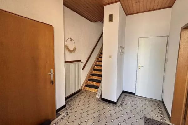 Immobilie in Jüchen - Geräumiges EFH mit Garten, Garage, Küche * DG-Ausbaureserve - Bild 1