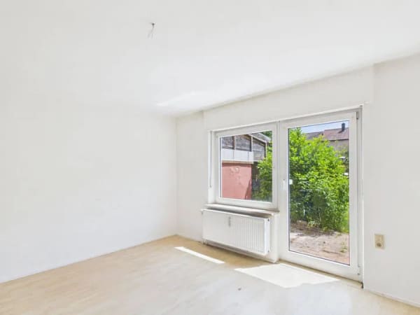 Immobilie in Oberasbach - Zweifamilienhaus mit schönem Grundstück in Oberasbach - Bild 1