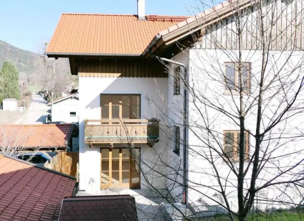 Immobilie in Lenggries - Wohnen wie im Haus: Große Wohnung (6 Räume) mit Garten und Bergpanorama - Bild 0