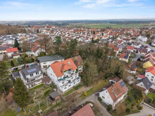 Immobilie in Aulendorf - Maisonettewohnung mit Weitblick – ruhige Lage und langfristig vermietet - Bild 1