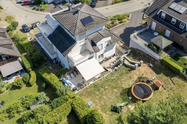 Immobilie in Brodenbach - Villenähnliches Einfamilienhaus
mit Einliegerwohnung & eigenem Wald - Bild 1