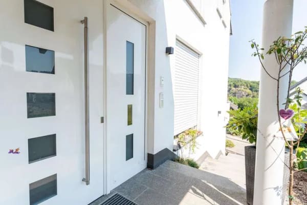 Immobilie in Brodenbach - Villenähnliches Einfamilienhaus
mit Einliegerwohnung & eigenem Wald - Bild 2