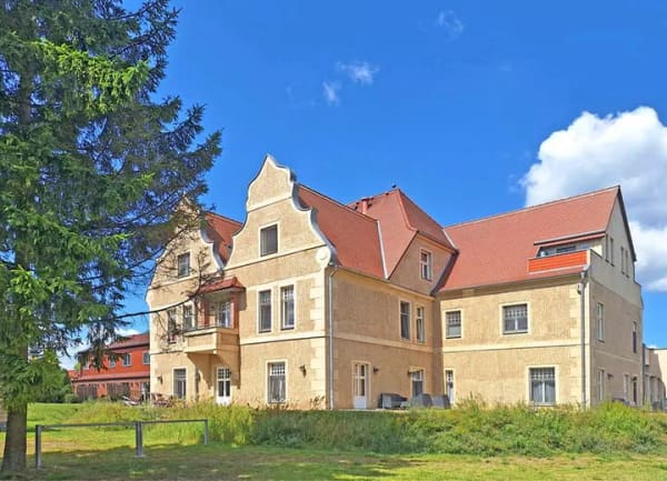 Immobilie in Stolpe auf Usedom - Wohnen mit Geschichte – Stilvolle Ferienwohnung im Westflügel des Schloss Stolpe - Bild 0