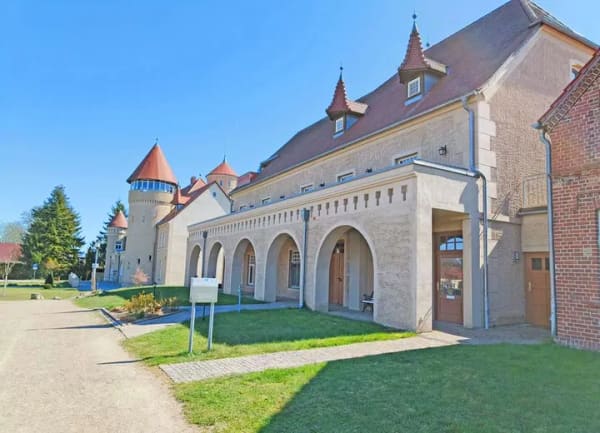 Immobilie in Stolpe auf Usedom - Wohnen mit Geschichte – Stilvolle Ferienwohnung im Westflügel des Schloss Stolpe - Bild 1