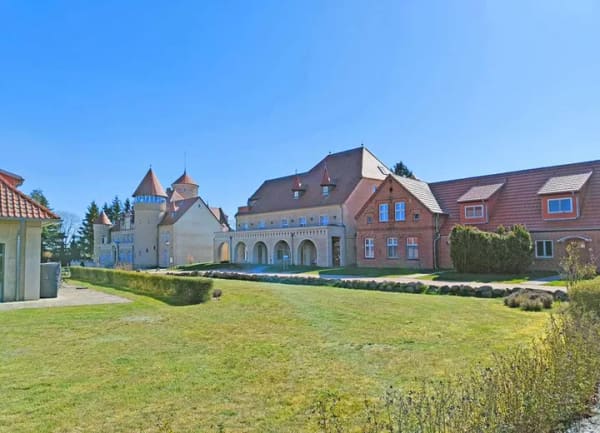 Immobilie in Stolpe auf Usedom - Wohnen mit Geschichte – Stilvolle Ferienwohnung im Westflügel des Schloss Stolpe - Bild 2