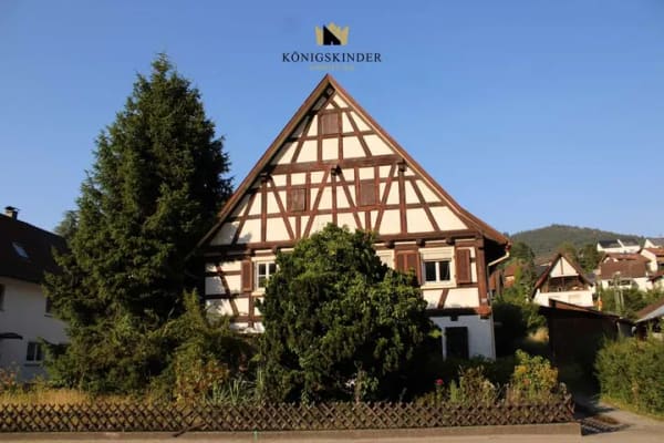 Immobilie in Gernsbach - Historischer Charme! Denkmalgeschütztes Fachwerkhaus, mit zwei Wohneinheiten und zusätzlichem Baupot - Bild 1