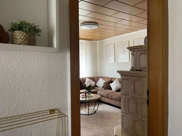 Immobilie in Reichenbach an der Fils - Wohnen mit vielen Möglichkeiten-2 Fam. Haus mit Garten und Garage - Bild 1