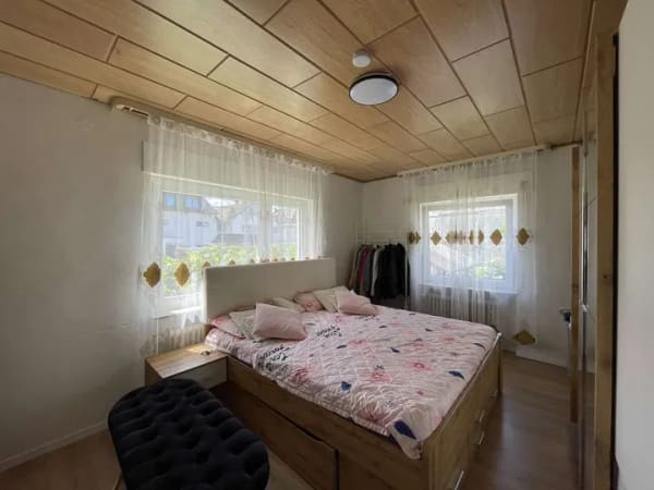 Immobilie in Reichenbach an der Fils - Wohnen mit vielen Möglichkeiten-2 Fam. Haus mit Garten und Garage - Bild 2