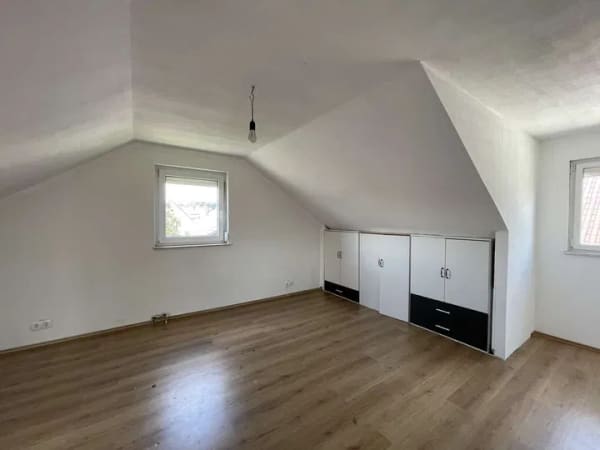 Immobilie in Reichenbach an der Fils - Wohnen mit vielen Möglichkeiten-2 Fam. Haus mit Garten und Garage - Bild 4