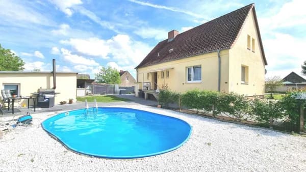 Immobilie in Utzedel - ***Gepflegtes Einfamilienhaus mit ca.1.014 m² GST , Pool, Garage, Hühnerstall, Gemüsegarten ca. 1 - Bild 0