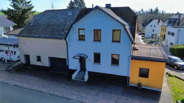 Immobilie in Reinsfeld - Charmantes und modernisiertes Einfamilienhaus mit großer Scheune - Bild 0