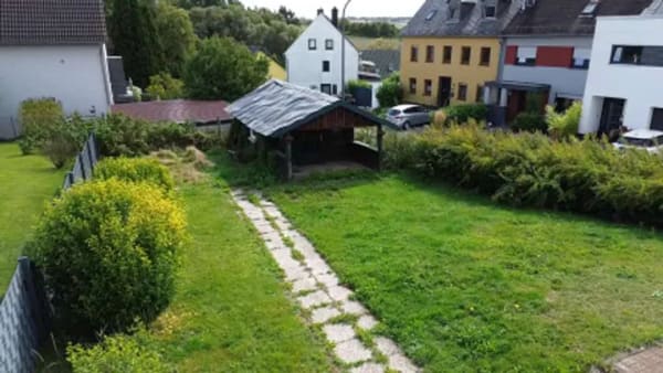 Immobilie in Reinsfeld - Charmantes und modernisiertes Einfamilienhaus mit großer Scheune - Bild 2