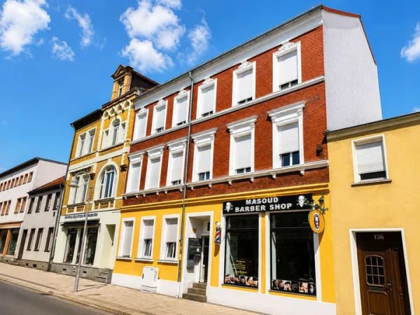 Immobilie in Dessau-Roßlau - Faktor 11,6!  Mehrfamilienhaus+ EFH zentrale Lage von Dessau-Roßlau – stabile Kapitalanlage - 5 WE - Bild 1