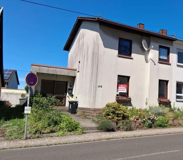 Immobilie in Püttlingen - Doppelhaushälfte mit Garage & Garten  in Püttlingen - Bild 0