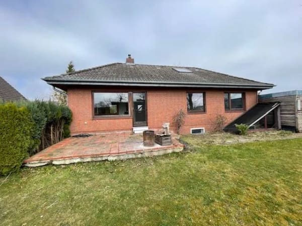 Immobilie in Mittelnkirchen - neuer Preis ! Wohnbungalow im Alten Land mit Blick in die Obsthöfe! - Bild 1