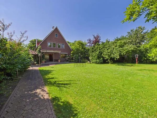 Immobilie in Butjadingen - WOHNEN, ARBEITEN UND GASTRO VEREINT – ANWESEN MIT PV-ANLAGE, EINLIEGERWOHNUNG, BIERGARTEN & HALLEN - Bild 2