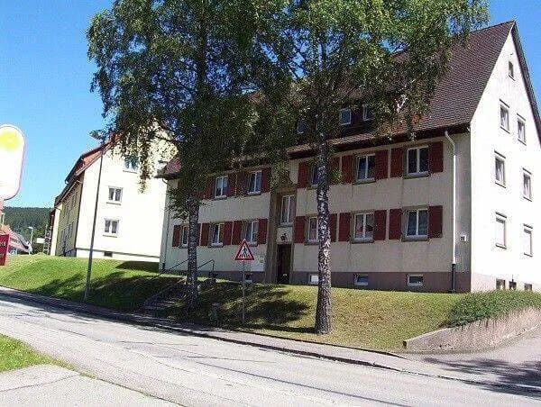 Immobilie in Titisee-Neustadt - Vollvermietetes Mehrfamilienhaus in bevorzugter Lage von Titisee-Neustadt - attraktive Kapitalanlage - Bild 0