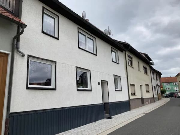 Immobilie in Themar - Stilvoll modernisiertes Stadthaus im Herzen von Themar Historischer Charme trifft modernen Wohnkomfort - Bild 0