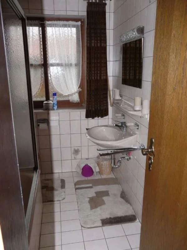 Immobilie in Unterwössen - Außergewöhnliche, ruhige 2-Zimmer-Wohnung mit großem Ost-/West-/Südbalkon, EBK, Einzelgarage, Keller - Bild 4