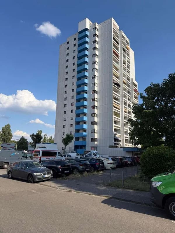 Immobilie in Frankenthal (Pfalz) - Über den Dächern von Frankenthal – 4-Zi-Wohnung im 14. OG mit Balkon & Fernblick - Bild 1