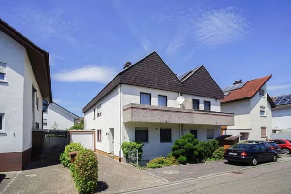 Immobilie in Stutensee - Familienfreundliche Doppelhaushälfte mit großem Wohnkomfort - Bild 1