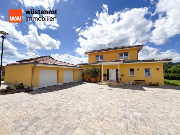 Immobilie in Elfershausen - Stilvolles Einfamilienhaus im mediterranen Design mit Wintergarten und großzügigem Grundstück - Bild 0