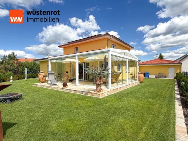 Immobilie in Elfershausen - Stilvolles Einfamilienhaus im mediterranen Design mit Wintergarten und großzügigem Grundstück - Bild 1