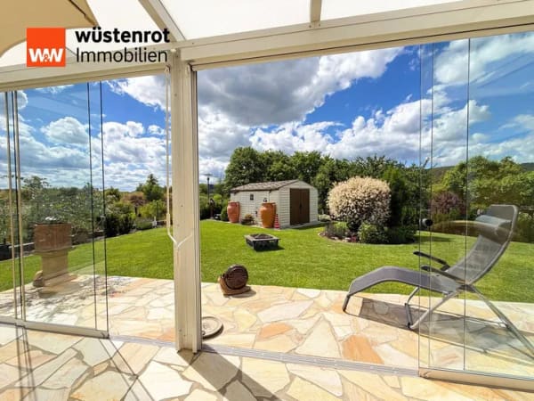 Immobilie in Elfershausen - Stilvolles Einfamilienhaus im mediterranen Design mit Wintergarten und großzügigem Grundstück - Bild 2