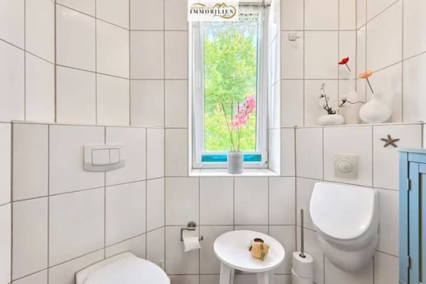 Immobilie in Bad Kleinen - Ankommen und Aufatmen: Lichtdurchflutetes Architektenhaus mit Traumgrundstück - Bild 2