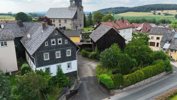 Immobilie in Stockheim - Projekt Traumhaus: Historisches Zweifamilienhaus mit gigantischem Potenzial in 96342 Stockheim-Burggrub! - Bild 0