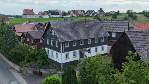 Immobilie in Stockheim - Projekt Traumhaus: Historisches Zweifamilienhaus mit gigantischem Potenzial in 96342 Stockheim-Burggrub! - Bild 1