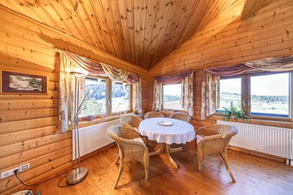 Immobilie in Missen-Wilhams - Blockhaus-Maisonette in Wilhams: exklusiv wohnen mit Alpenblick - Bild 0